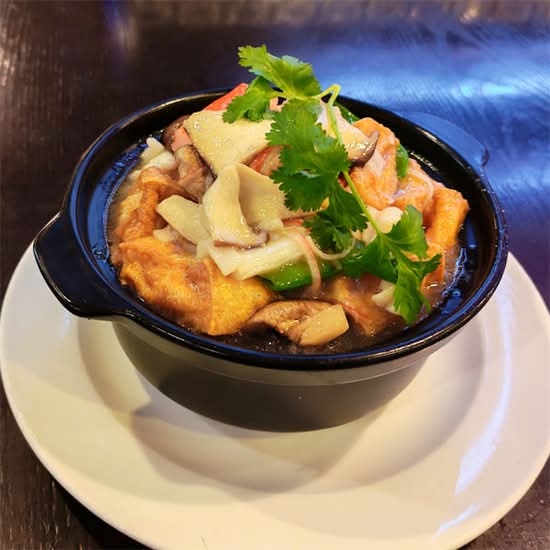 Seafood & Tofu Hot Pot 海鲜豆腐煲